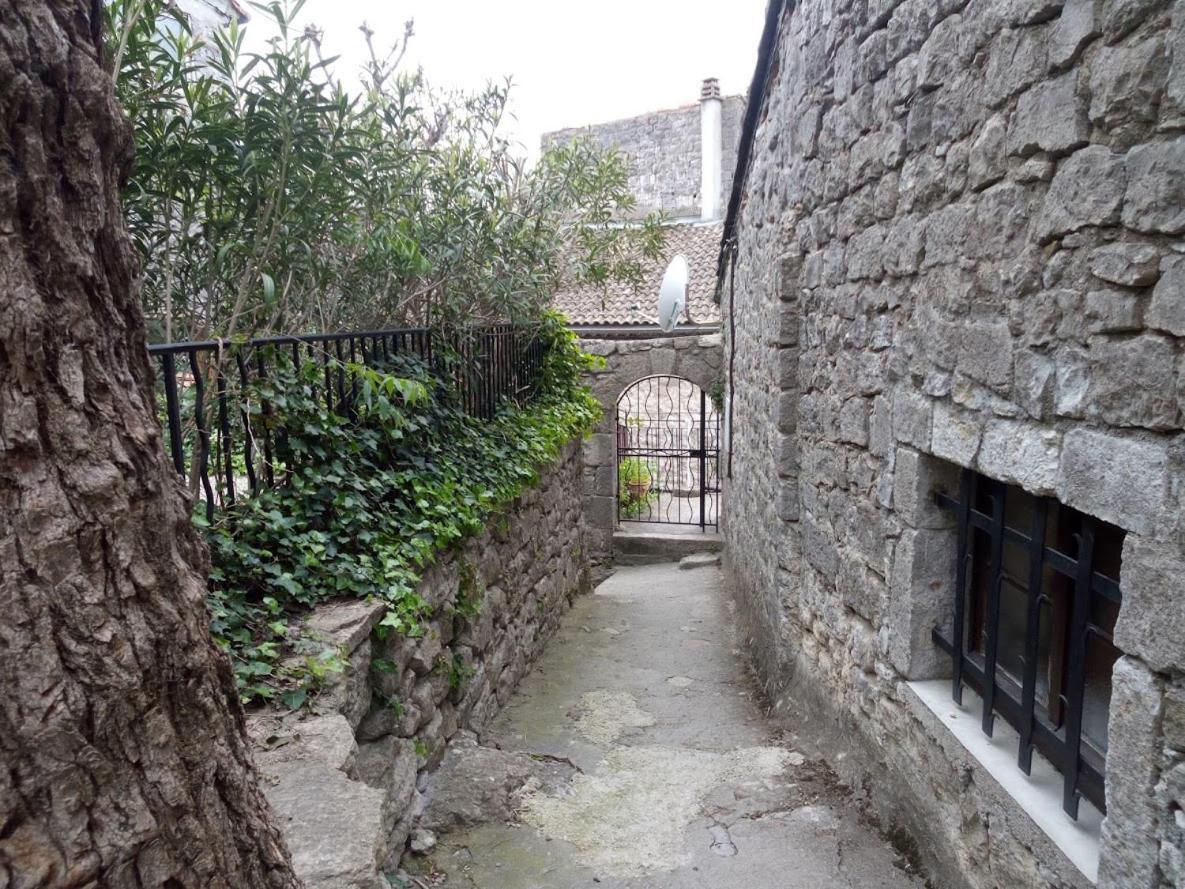 Maison Pierre Et Voute Au Coeur Du Village Balazuc Eksteriør bilde