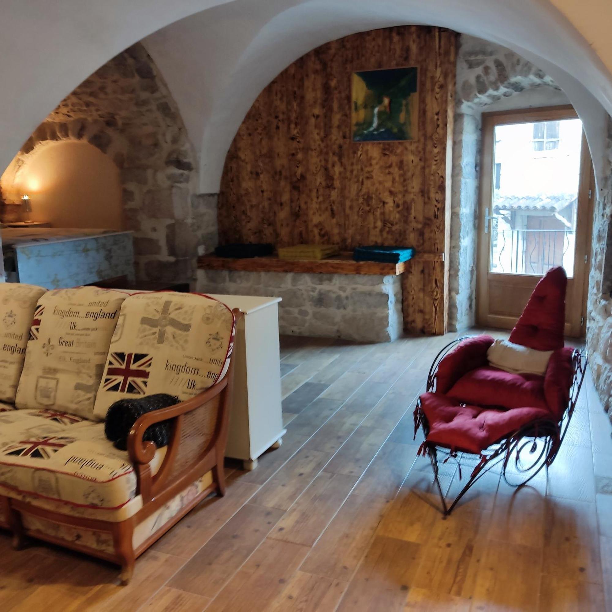 Maison Pierre Et Voute Au Coeur Du Village Balazuc Eksteriør bilde