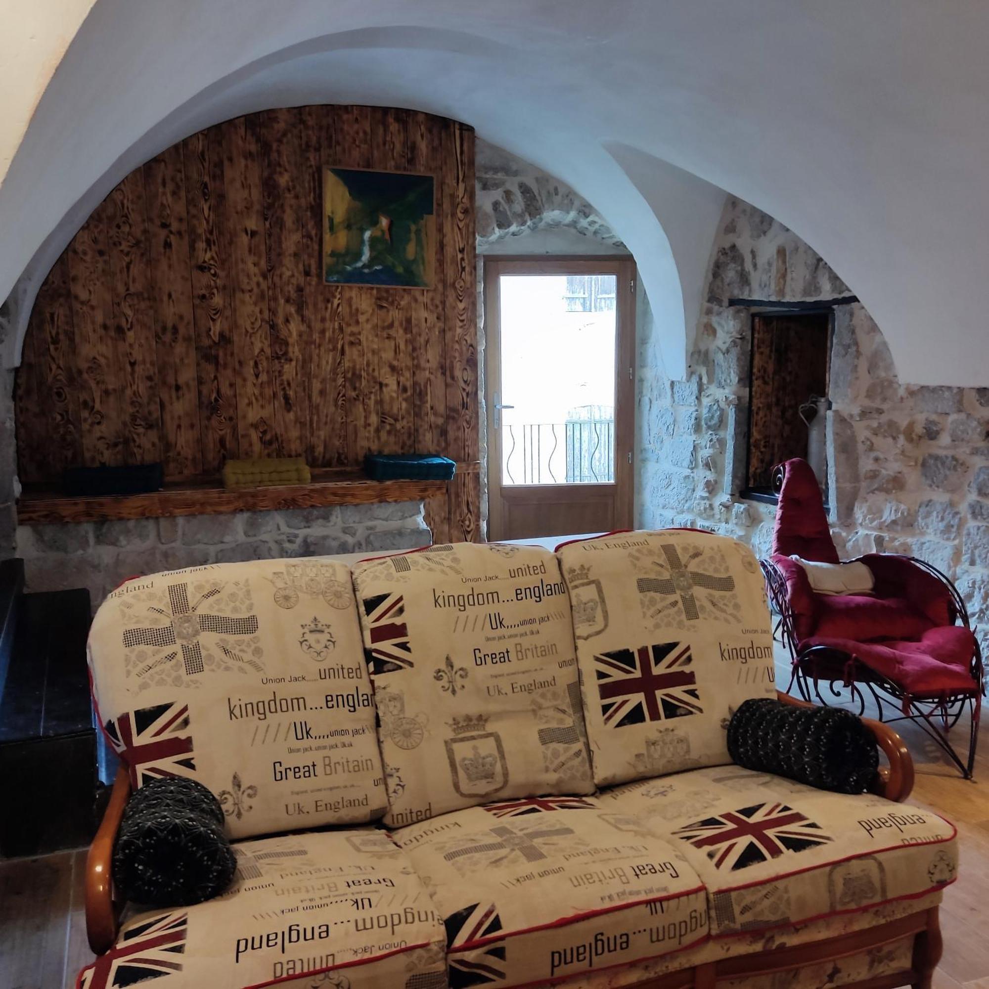 Maison Pierre Et Voute Au Coeur Du Village Balazuc Eksteriør bilde